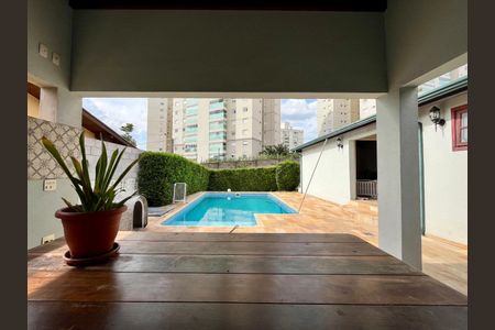 Casa de condomínio à venda com 185m², 4 quartos e 2 vagasPiscina