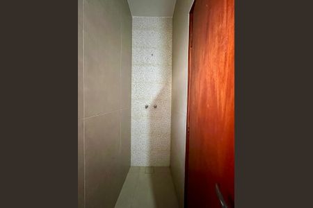 Casa de condomínio à venda com 185m², 4 quartos e 2 vagasBanheiro área externa