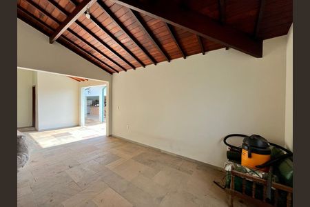 Casa de condomínio à venda com 185m², 4 quartos e 2 vagasÁrea externa
