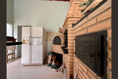 Casa de condomínio à venda com 185m², 4 quartos e 2 vagasChurrasqueira