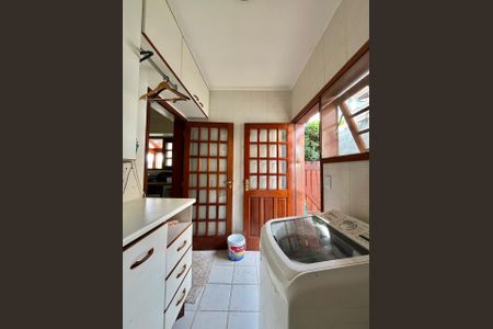 Casa de condomínio à venda com 185m², 4 quartos e 2 vagasÁrea de Serviço