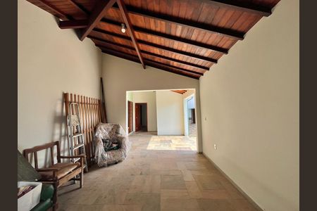 Casa de condomínio à venda com 185m², 4 quartos e 2 vagasÁrea externa