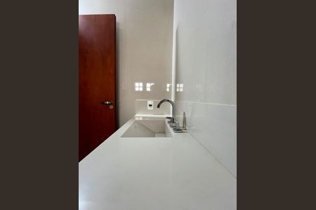 Casa de condomínio à venda com 185m², 4 quartos e 2 vagasBanheiro da Suíte 2
