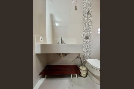 Casa de condomínio à venda com 185m², 4 quartos e 2 vagasBanheiro da Suíte 2