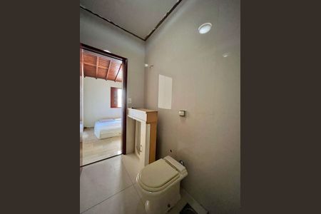 Casa de condomínio à venda com 185m², 4 quartos e 2 vagasBanheiro da Suíte 1