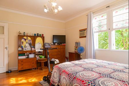 Casa à venda com 209m², 3 quartos e 2 vagasSuíte