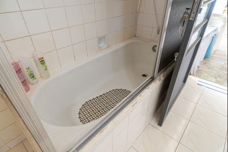 Casa à venda com 209m², 3 quartos e 2 vagasBanheiro 2