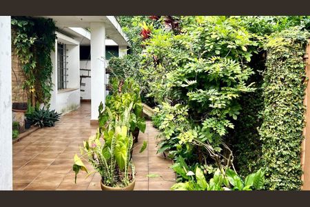 Casa à venda com 335m², 3 quartos e 4 vagas
