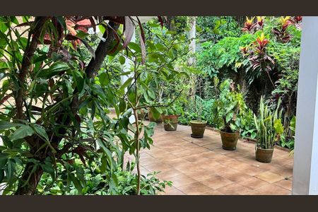 Casa à venda com 335m², 3 quartos e 4 vagas