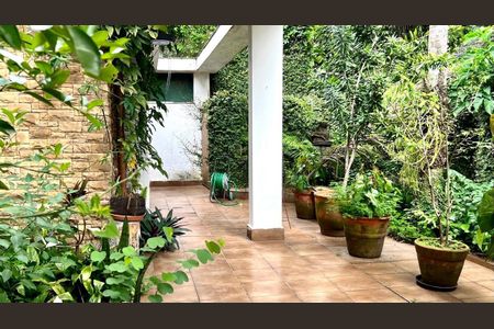 Casa à venda com 3 quartos, 335m² em Jardim Europa, São Paulo