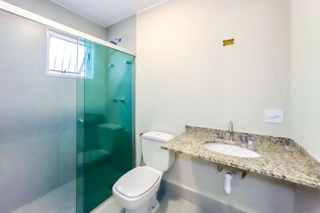 Casa de condomínio à venda com 143m², 3 quartos e 4 vagasBanheiro 