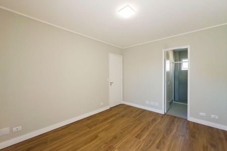 Casa de condomínio à venda com 143m², 3 quartos e 4 vagasQuarto