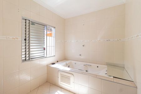Casa à venda com 300m², 4 quartos e 2 vagasBanheiro da suíte