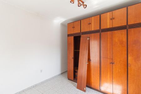Casa à venda com 300m², 4 quartos e 2 vagasQuarto de serviço