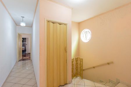 Casa à venda com 300m², 4 quartos e 2 vagasCorredor