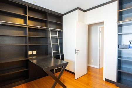 Apartamento à venda com 251m², 4 quartos e 3 vagas