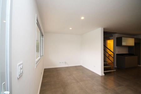 Casa de condomínio para alugar com 110m², 3 quartos e 2 vagasSala