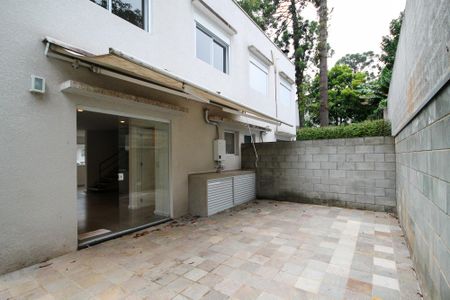 Casa de condomínio para alugar com 110m², 3 quartos e 2 vagasQuintal