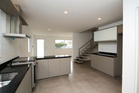 Casa de condomínio para alugar com 110m², 3 quartos e 2 vagasCozinha
