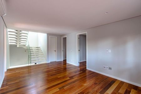 Casa à venda com 4 quartos, 450m² em Jardim Luzitania, São Paulo