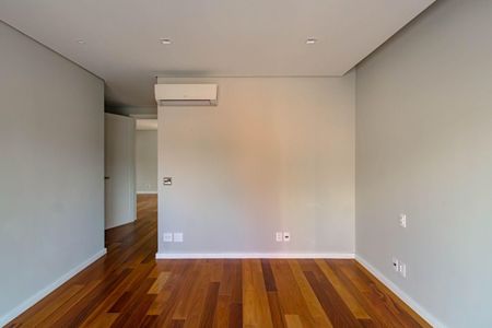 Casa à venda com 4 quartos, 450m² em Jardim Luzitania, São Paulo