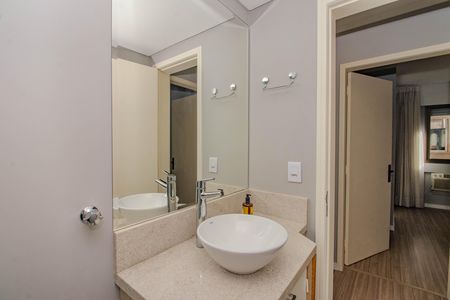 Apartamento à venda com 83m², 2 quartos e 1 vaga Apartamento à venda com 83m², 2 quartos e 1 vagaBanheiro Social