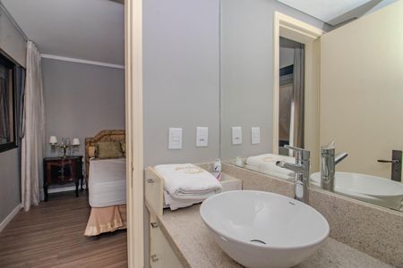 Apartamento à venda com 83m², 2 quartos e 1 vaga Apartamento à venda com 83m², 2 quartos e 1 vagaBanheiro da Suíte