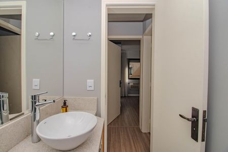 Apartamento à venda com 83m², 2 quartos e 1 vaga Apartamento à venda com 83m², 2 quartos e 1 vagaBanheiro Social