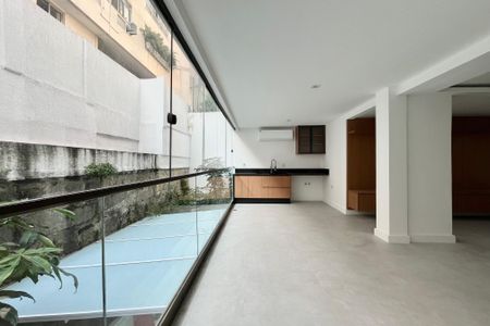 Apartamento à venda com 146m², 2 quartos e 2 vagasVaranda  