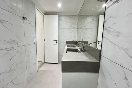 Apartamento à venda com 146m², 2 quartos e 2 vagasBanheiro da suite 1