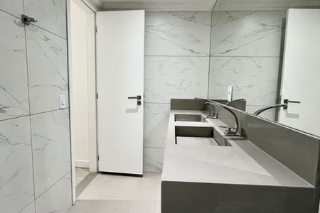 Apartamento à venda com 146m², 2 quartos e 2 vagasBanheiro da suite 1