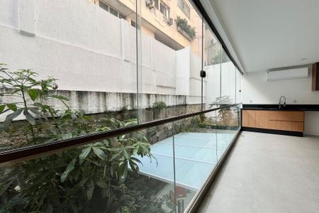 Apartamento à venda com 146m², 2 quartos e 2 vagasVaranda  