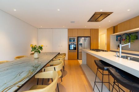 Apartamento à venda com 232m², 4 quartos e 3 vagas
