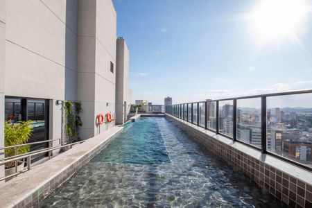 Apartamento à venda com 50m², 2 quartos e 2 vagas Apartamento à venda com 50m², 2 quartos e 2 vagasÁrea comum - Piscina