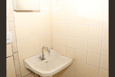 Banheiro - torneira de casa para alugar com 2 quartos, 40m² em Setor Leste Universitário, Goiânia