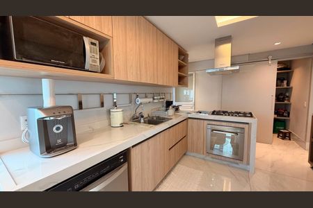 Apartamento à venda com 4 quartos, 251m² em Campo Belo, São Paulo