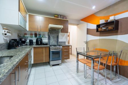 Casa à venda com 210m², 3 quartos e 3 vagas