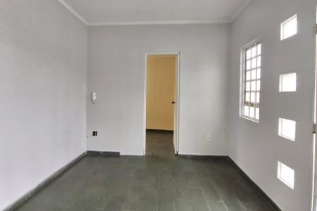 Casa para alugar com 251m², 3 quartos e 2 vagasSala