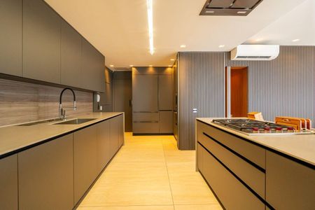 Apartamento à venda com 258m², 3 quartos e 4 vagas