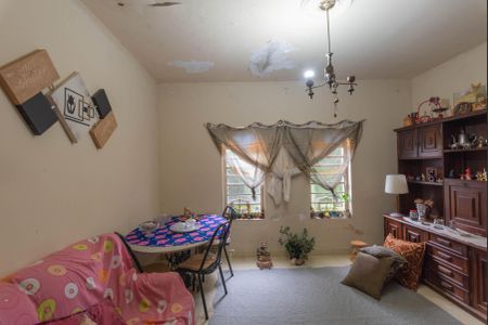 Casa à venda com 250m², 3 quartos e 2 vagasSala