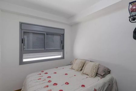 Apartamento à venda com 31m², 1 quarto e sem vaga Apartamento à venda com 31m², 1 quarto e sem vagaQuarto com cama simples, janela grande e iluminação natural.