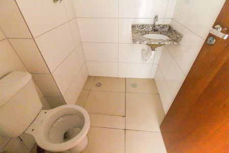 Banheiro de apartamento para alugar com 1 quarto, 28m² em Jardim Soares, São Paulo