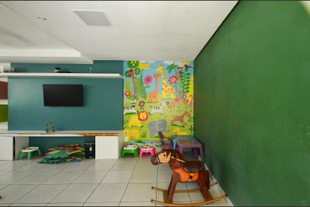 Apartamento à venda com 85m², 3 quartos e 2 vagas Apartamento à venda com 85m², 3 quartos e 2 vagasÁrea comum - Playground