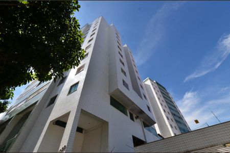 Apartamento à venda com 85m², 3 quartos e 2 vagas Apartamento à venda com 85m², 3 quartos e 2 vagasFachada
