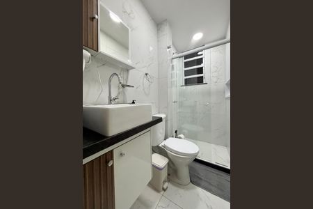 Banheiro social de apartamento para alugar com 1 quarto, 32m² em Copacabana, Rio de Janeiro