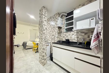 Cozinha de apartamento para alugar com 1 quarto, 32m² em Copacabana, Rio de Janeiro
