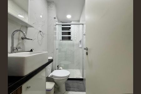 Banheiro social de apartamento para alugar com 1 quarto, 32m² em Copacabana, Rio de Janeiro