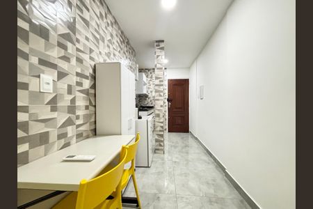 Cozinha de apartamento para alugar com 1 quarto, 32m² em Copacabana, Rio de Janeiro