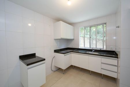 Apartamento à venda com 110m², 4 quartos e 2 vagas Apartamento à venda com 110m², 4 quartos e 2 vagasCOZINHA