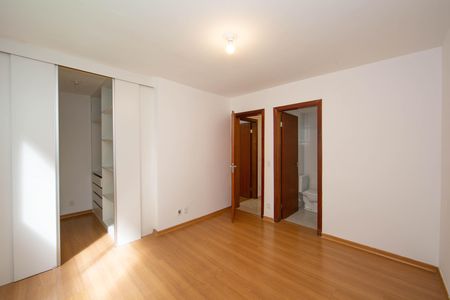 Apartamento à venda com 110m², 4 quartos e 2 vagas Apartamento à venda com 110m², 4 quartos e 2 vagasQUARTO4
